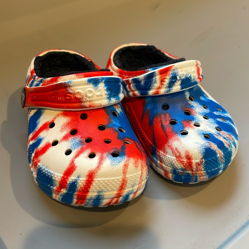 Tie dye red white blue lined crocs